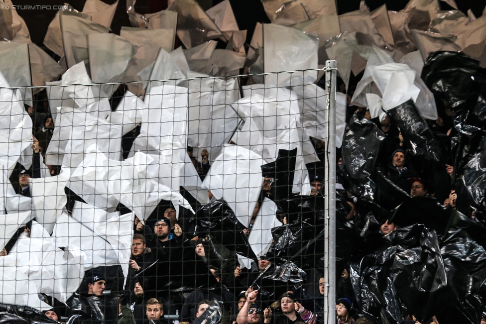 Salzburg - Sturm Graz
Oesterreichische Fussball Bundesliga, 15. Runde, RB Salzburg - SK Sturm Graz, Stadion Wals-Siezenheim, 19.11.2017. 

Foto zeigt Fans von Sturm mit einer Choreografie
