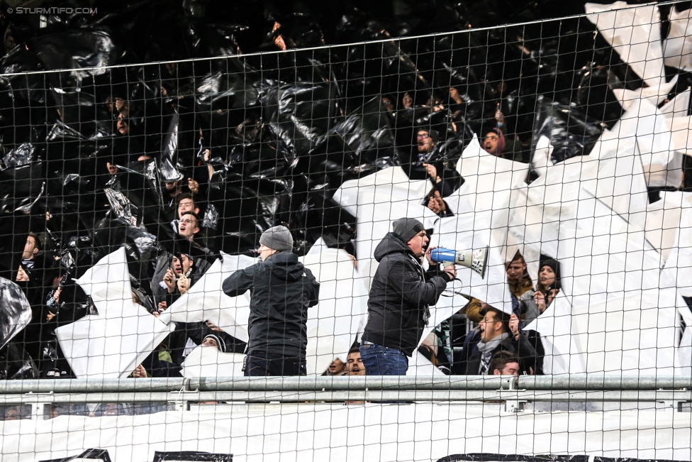 Salzburg - Sturm Graz
Oesterreichische Fussball Bundesliga, 15. Runde, RB Salzburg - SK Sturm Graz, Stadion Wals-Siezenheim, 19.11.2017. 

Foto zeigt Fans von Sturm mit einer Choreografie
