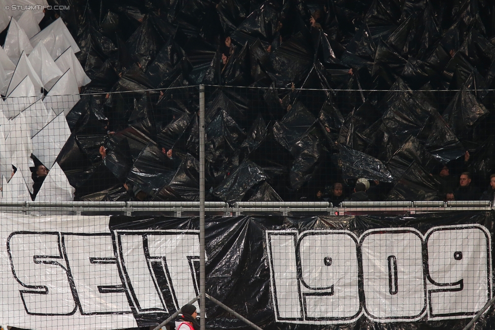 Salzburg - Sturm Graz
Oesterreichische Fussball Bundesliga, 15. Runde, RB Salzburg - SK Sturm Graz, Stadion Wals-Siezenheim, 19.11.2017. 

Foto zeigt Fans von Sturm mit einer Choreografie
