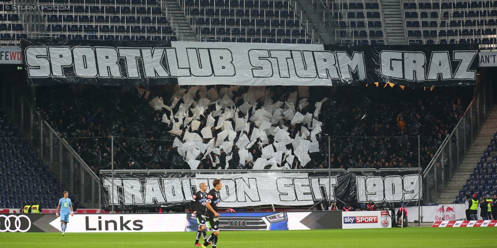 Salzburg - Sturm Graz
Oesterreichische Fussball Bundesliga, 15. Runde, RB Salzburg - SK Sturm Graz, Stadion Wals-Siezenheim, 19.11.2017. 

Foto zeigt Fans von Sturm mit einer Choreografie
