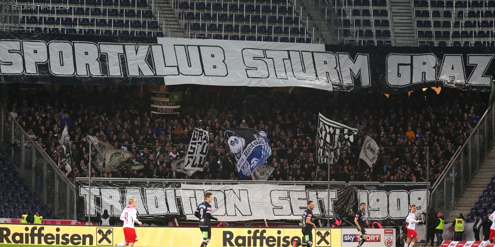 Salzburg - Sturm Graz
Oesterreichische Fussball Bundesliga, 15. Runde, RB Salzburg - SK Sturm Graz, Stadion Wals-Siezenheim, 19.11.2017. 

Foto zeigt Fans von Sturm mit einer Choreografie
