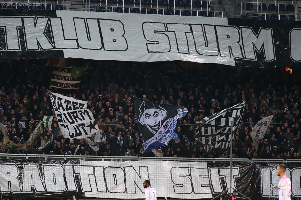 Salzburg - Sturm Graz
Oesterreichische Fussball Bundesliga, 15. Runde, RB Salzburg - SK Sturm Graz, Stadion Wals-Siezenheim, 19.11.2017. 

Foto zeigt Fans von Sturm mit einer Choreografie
