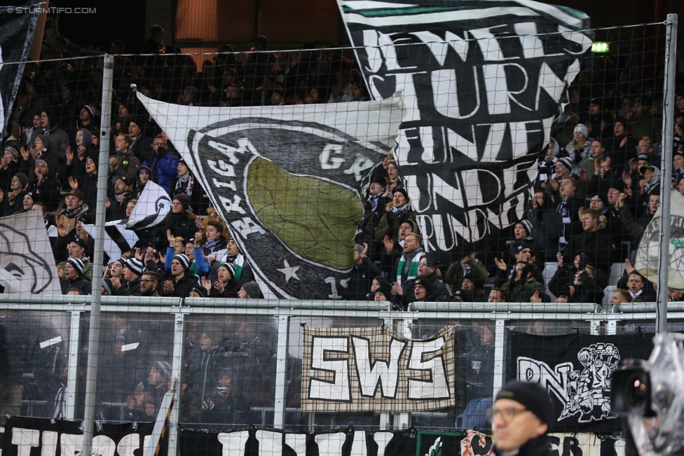 Salzburg - Sturm Graz
Oesterreichische Fussball Bundesliga, 15. Runde, RB Salzburg - SK Sturm Graz, Stadion Wals-Siezenheim, 19.11.2017. 

Foto zeigt Fans von Sturm
