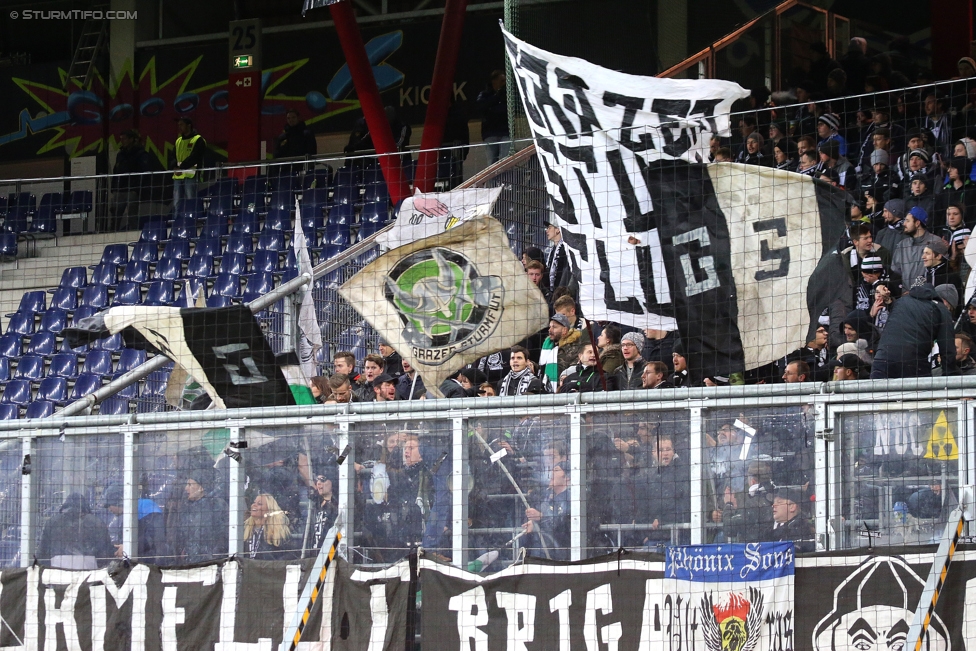 Salzburg - Sturm Graz
Oesterreichische Fussball Bundesliga, 15. Runde, RB Salzburg - SK Sturm Graz, Stadion Wals-Siezenheim, 19.11.2017. 

Foto zeigt Fans von Sturm
