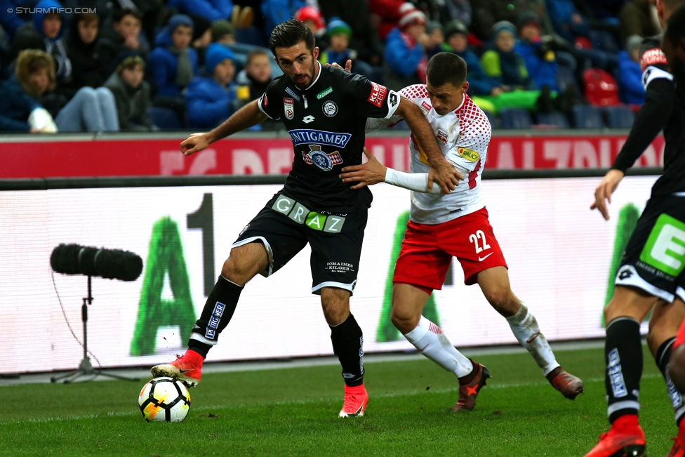 Salzburg - Sturm Graz
Oesterreichische Fussball Bundesliga, 15. Runde, RB Salzburg - SK Sturm Graz, Stadion Wals-Siezenheim, 19.11.2017. 

Foto zeigt Marvin Potzmann (Sturm) und Stefan Lainer (Salzburg)
