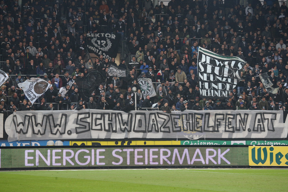 Sturm Graz - LASK
Oesterreichische Fussball Bundesliga, 16. Runde, SK Sturm Graz - LASK, Stadion Liebenau Graz, 25.11.2017. 

Foto zeigt Fans von Sturm mit einem Spruchband
