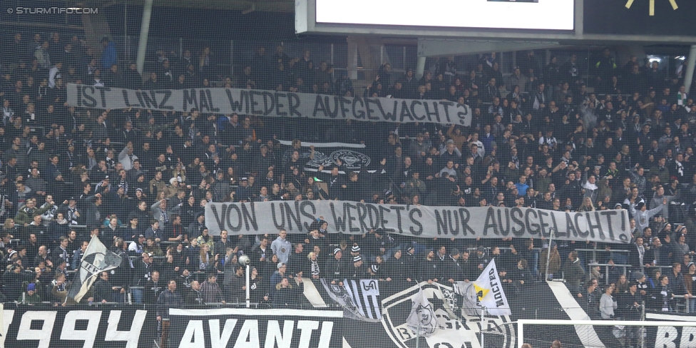 Sturm Graz - LASK
Oesterreichische Fussball Bundesliga, 16. Runde, SK Sturm Graz - LASK, Stadion Liebenau Graz, 25.11.2017. 

Foto zeigt Fans von Sturm mit einem Spruchband
