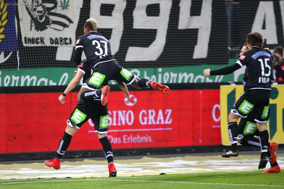 Sturm Graz - LASK
Oesterreichische Fussball Bundesliga, 16. Runde, SK Sturm Graz - LASK, Stadion Liebenau Graz, 25.11.2017. 

Foto zeigt Charalampos Lykogiannis (Sturm) und Emeka Friday Eze (Sturm)
Schlüsselwörter: torjubel