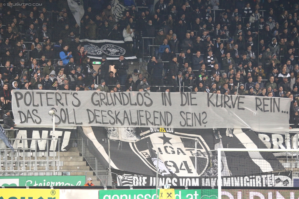 Sturm Graz - Admira Wacker
Oesterreichische Fussball Bundesliga, 17. Runde, SK Sturm Graz - FC Admira Wacker Moedling, Stadion Liebenau Graz, 28.11.2017. 

Foto zeigt Fans von Sturm mit einem Spruchband
Schlüsselwörter: protest