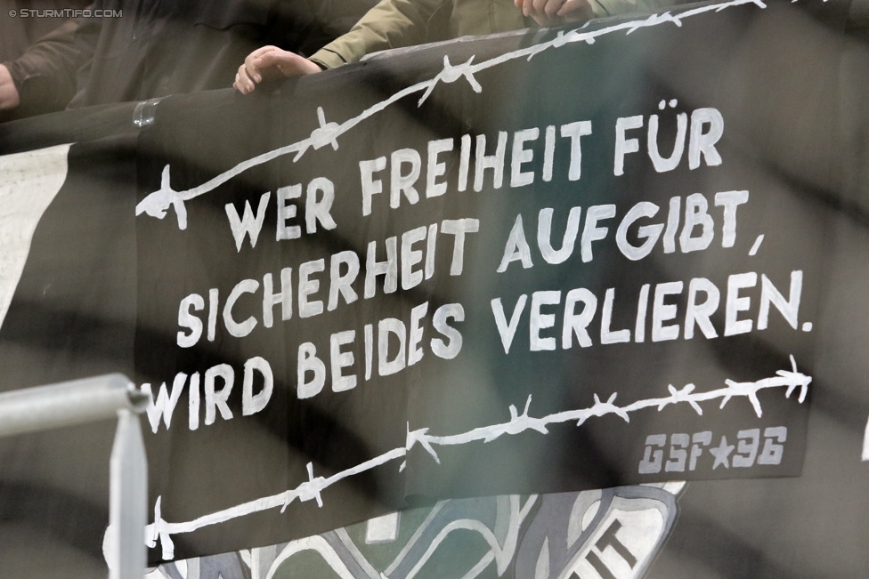 Sturm Graz - Admira Wacker
Oesterreichische Fussball Bundesliga, 17. Runde, SK Sturm Graz - FC Admira Wacker Moedling, Stadion Liebenau Graz, 28.11.2017. 

Foto zeigt Fans von Sturm mit einem Spruchband
Schlüsselwörter: protest