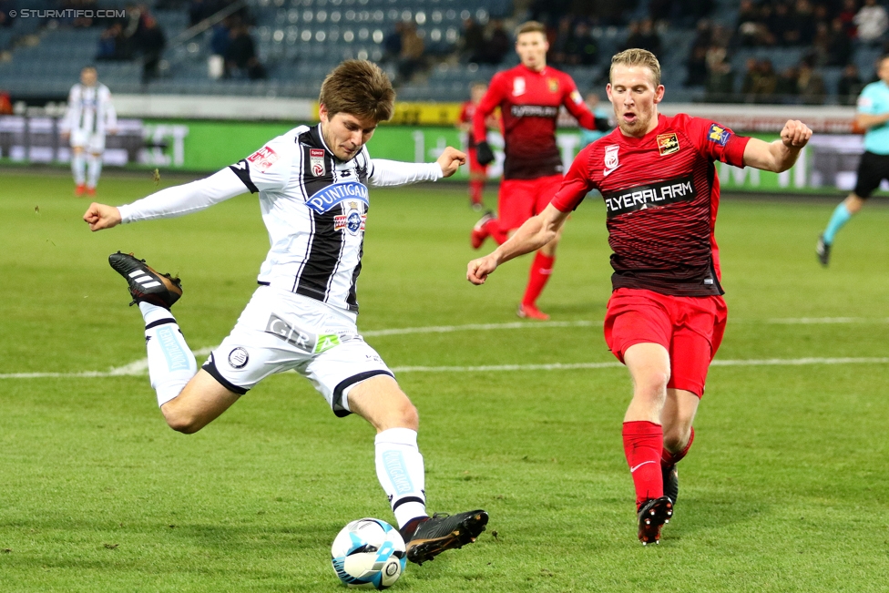 Sturm Graz - Admira Wacker
Oesterreichische Fussball Bundesliga, 17. Runde, SK Sturm Graz - FC Admira Wacker Moedling, Stadion Liebenau Graz, 28.11.2017. 

Foto zeigt Oliver Filip (Sturm) und Thomas Ebner (Admira) 
