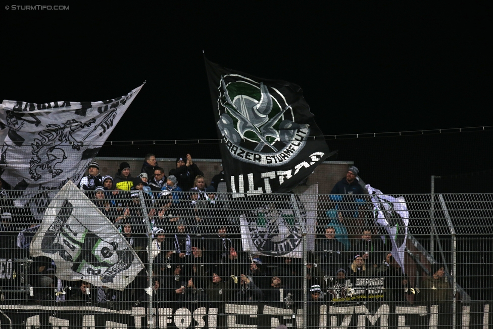 Altach - Sturm Graz
Oesterreichische Fussball Bundesliga, 18. Runde, SCR Altach - SK Sturm Graz, Stadion Schnabelholz Altach, 02.12.2017. 

Foto zeigt Fans von Sturm
