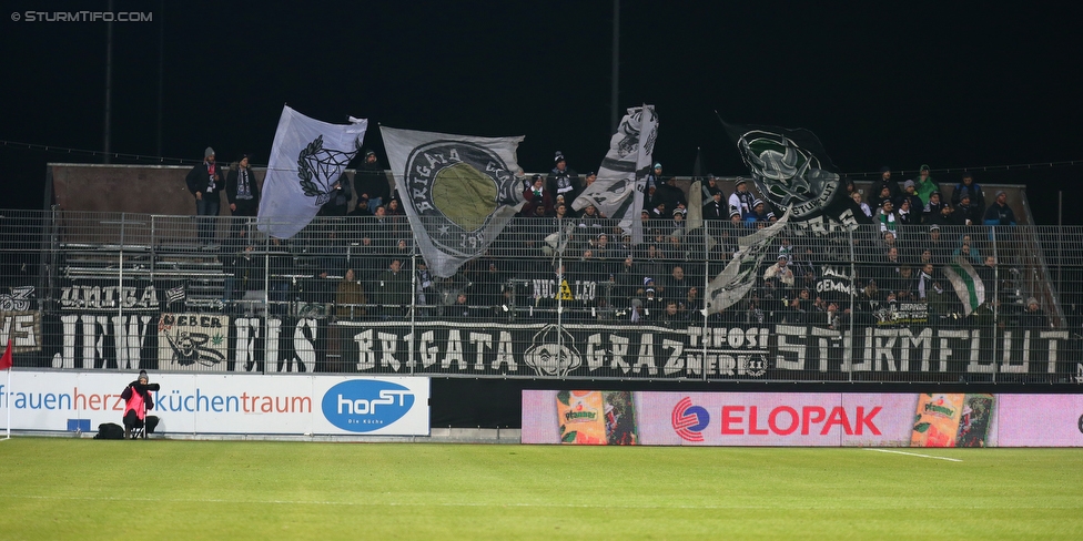 Altach - Sturm Graz
Oesterreichische Fussball Bundesliga, 18. Runde, SCR Altach - SK Sturm Graz, Stadion Schnabelholz Altach, 02.12.2017. 

Foto zeigt Fans von Sturm
