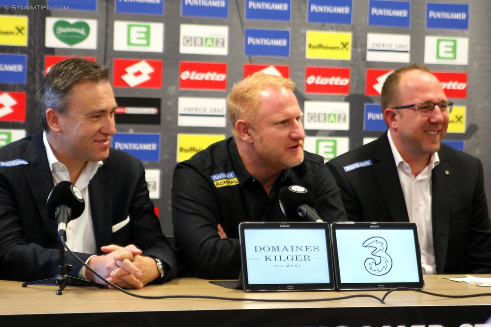 Pressekonferenz Sturm
Oesterreichische Fussball Bundesliga, SK Sturm Graz Pressekonferenz, Trainingszentrum Messendorf, 07.12.2017.

Foto zeigt Christian Jauk (Praesident Sturm), Heiko Vogel (design. Cheftrainer Sturm) und Guenter Kreissl (sportl. Geschaeftsfuehrer Sturm) 
