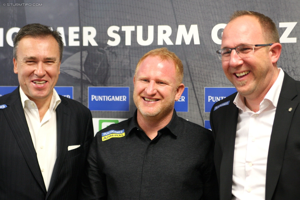 Pressekonferenz Sturm
Oesterreichische Fussball Bundesliga, SK Sturm Graz Pressekonferenz, Trainingszentrum Messendorf, 07.12.2017.

Foto zeigt Christian Jauk (Praesident Sturm), Heiko Vogel (design. Cheftrainer Sturm) und Guenter Kreissl (sportl. Geschaeftsfuehrer Sturm)
