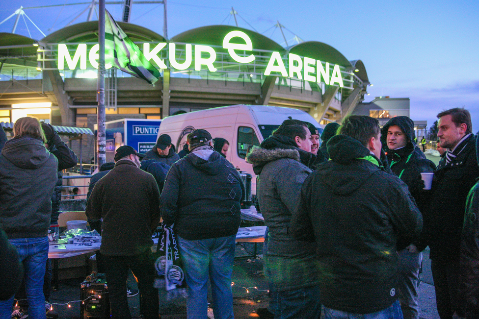 Sturm Graz - St. Poelten
Oesterreichische Fussball Bundesliga, 19. Runde, SK Sturm Graz - SKN St. Poelten, Stadion Liebenau Graz, 09.12.2017. 

Foto zeigt den Gluehweinstand von Schwoaze Helfen
