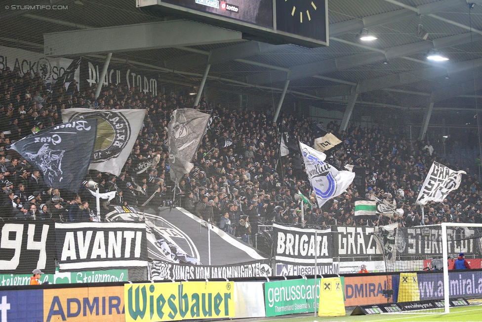 Sturm Graz - St. Poelten
Oesterreichische Fussball Bundesliga, 19. Runde, SK Sturm Graz - SKN St. Poelten, Stadion Liebenau Graz, 09.12.2017. 

Foto zeigt Fans von Sturm
