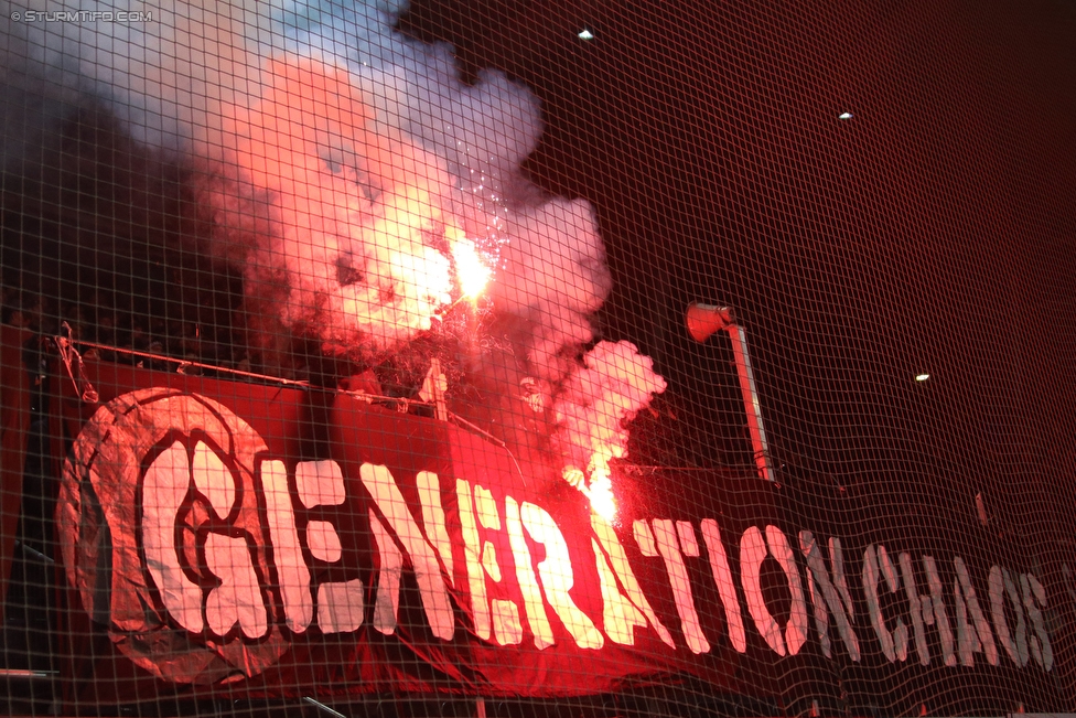 Sturm Graz - St. Poelten
Oesterreichische Fussball Bundesliga, 19. Runde, SK Sturm Graz - SKN St. Poelten, Stadion Liebenau Graz, 09.12.2017. 

Foto zeigt Fans von Sturm
Schlüsselwörter: pyrotechnik