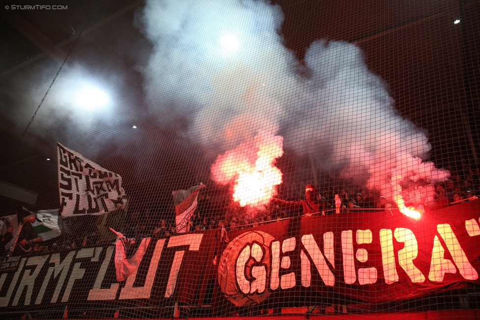 Sturm Graz - St. Poelten
Oesterreichische Fussball Bundesliga, 19. Runde, SK Sturm Graz - SKN St. Poelten, Stadion Liebenau Graz, 09.12.2017. 

Foto zeigt Fans von Sturm
Schlüsselwörter: pyrotechnik