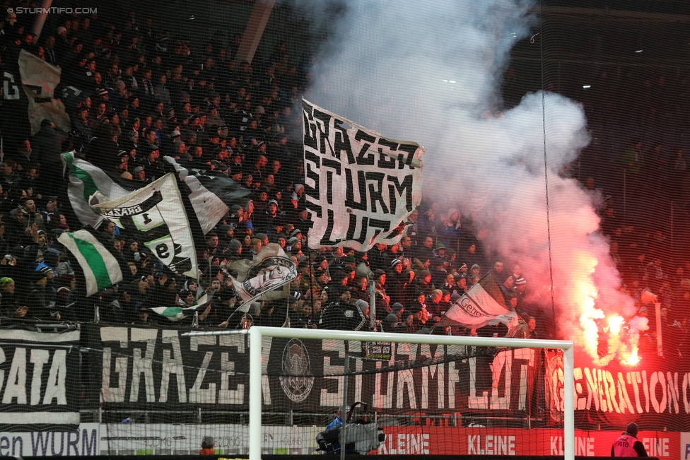 Sturm Graz - St. Poelten
Oesterreichische Fussball Bundesliga, 19. Runde, SK Sturm Graz - SKN St. Poelten, Stadion Liebenau Graz, 09.12.2017. 

Foto zeigt Fans von Sturm
Schlüsselwörter: pyrotechnik