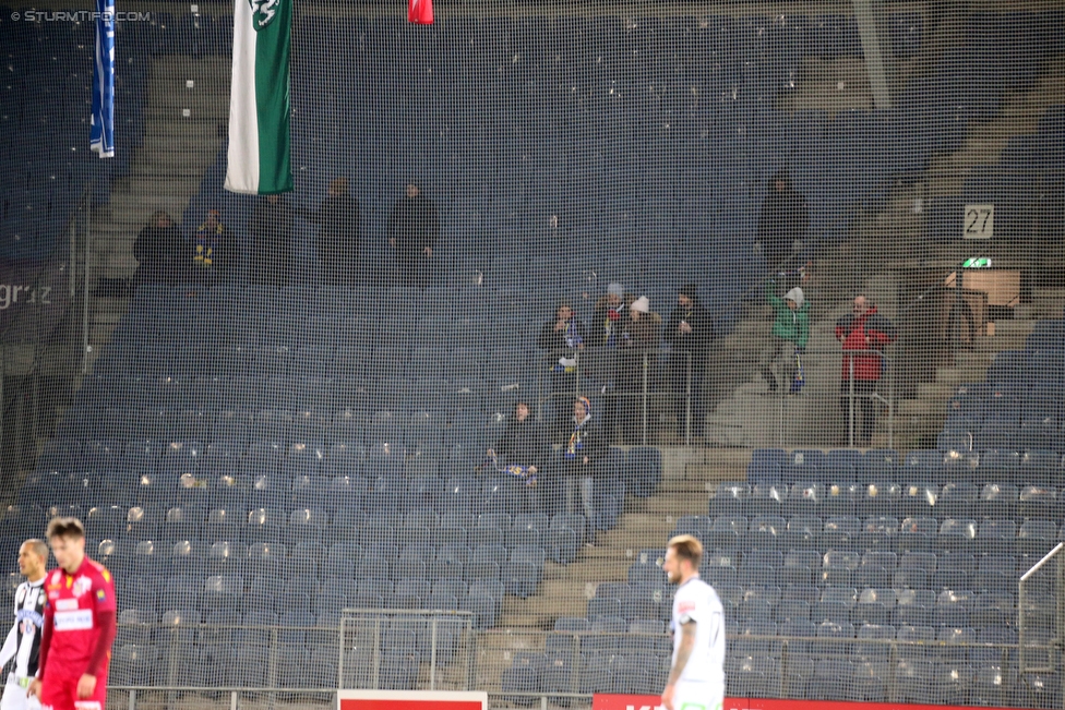 Sturm Graz - St. Poelten
Oesterreichische Fussball Bundesliga, 19. Runde, SK Sturm Graz - SKN St. Poelten, Stadion Liebenau Graz, 09.12.2017. 

Foto zeigt Fans von St. Poelten
