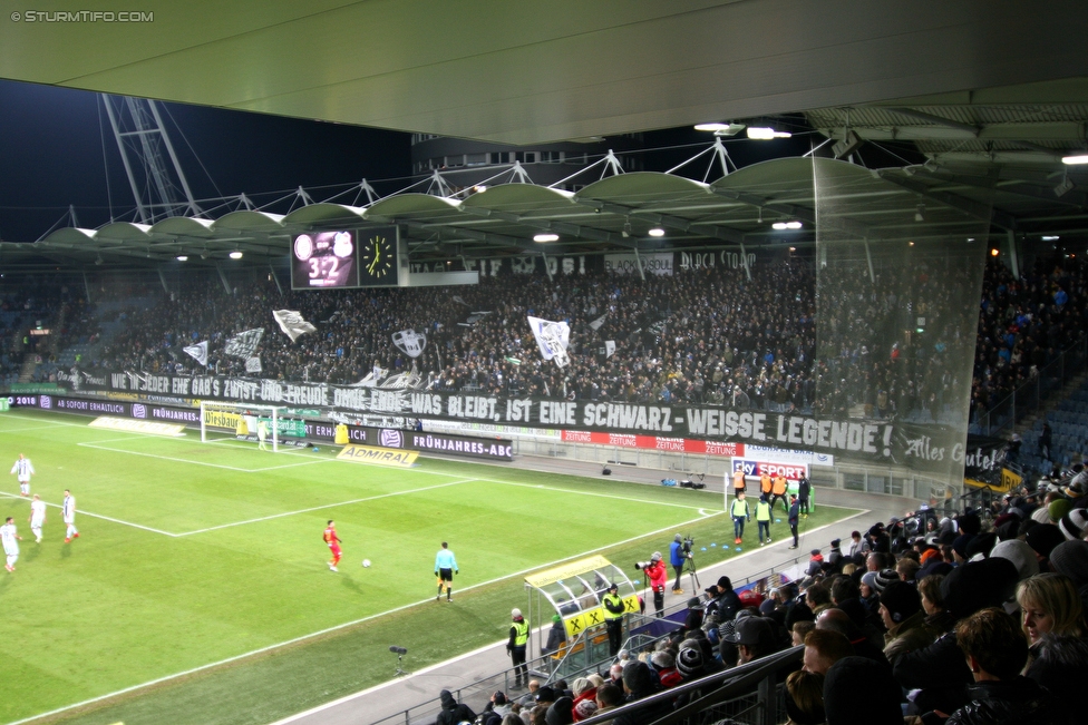 Sturm Graz - St. Poelten
Oesterreichische Fussball Bundesliga, 19. Runde, SK Sturm Graz - SKN St. Poelten, Stadion Liebenau Graz, 09.12.2017. 

Foto zeigt Fans von Sturm mit einem Spruchband fuer Franco Foda (Cheftrainer Sturm)
