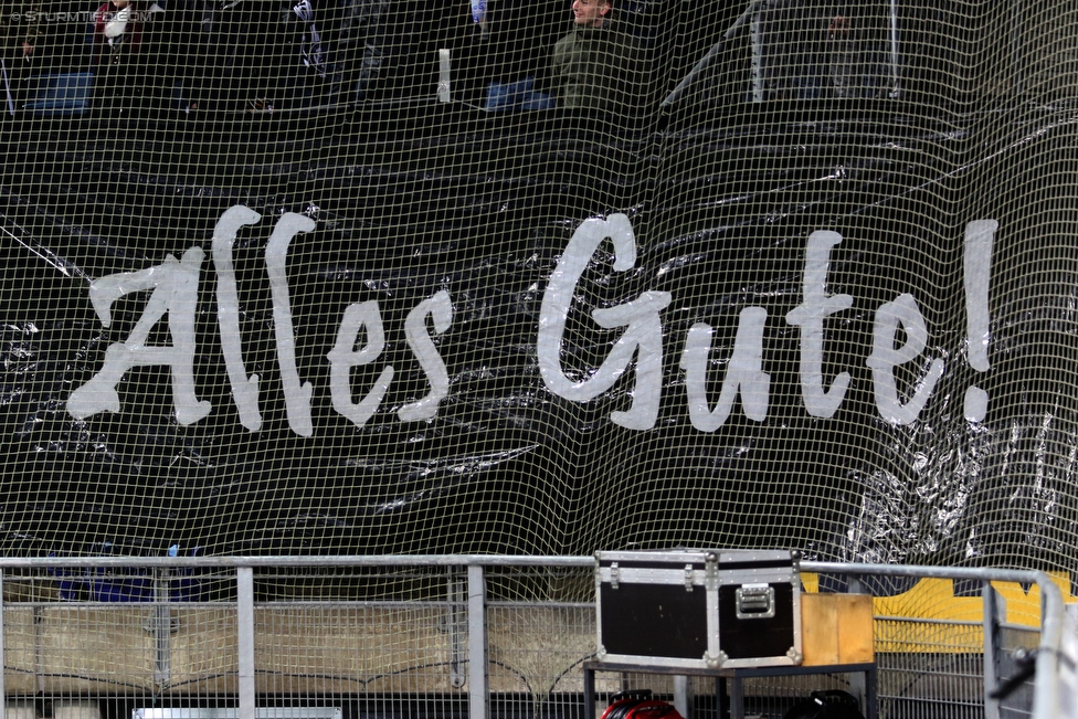 Sturm Graz - St. Poelten
Oesterreichische Fussball Bundesliga, 19. Runde, SK Sturm Graz - SKN St. Poelten, Stadion Liebenau Graz, 09.12.2017. 

Foto zeigt Fans von Sturm mit einem Spruchband fuer Franco Foda (Cheftrainer Sturm)
