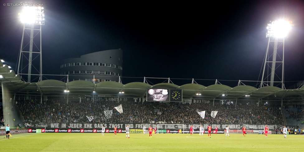 Sturm Graz - St. Poelten
Oesterreichische Fussball Bundesliga, 19. Runde, SK Sturm Graz - SKN St. Poelten, Stadion Liebenau Graz, 09.12.2017. 

Foto zeigt Fans von Sturm mit einem Spruchband fuer Franco Foda (Cheftrainer Sturm)
