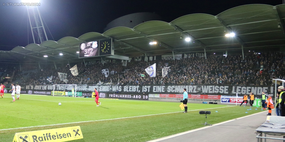 Sturm Graz - St. Poelten
Oesterreichische Fussball Bundesliga, 19. Runde, SK Sturm Graz - SKN St. Poelten, Stadion Liebenau Graz, 09.12.2017. 

Foto zeigt Fans von Sturm mit einem Spruchband fuer Franco Foda (Cheftrainer Sturm)
