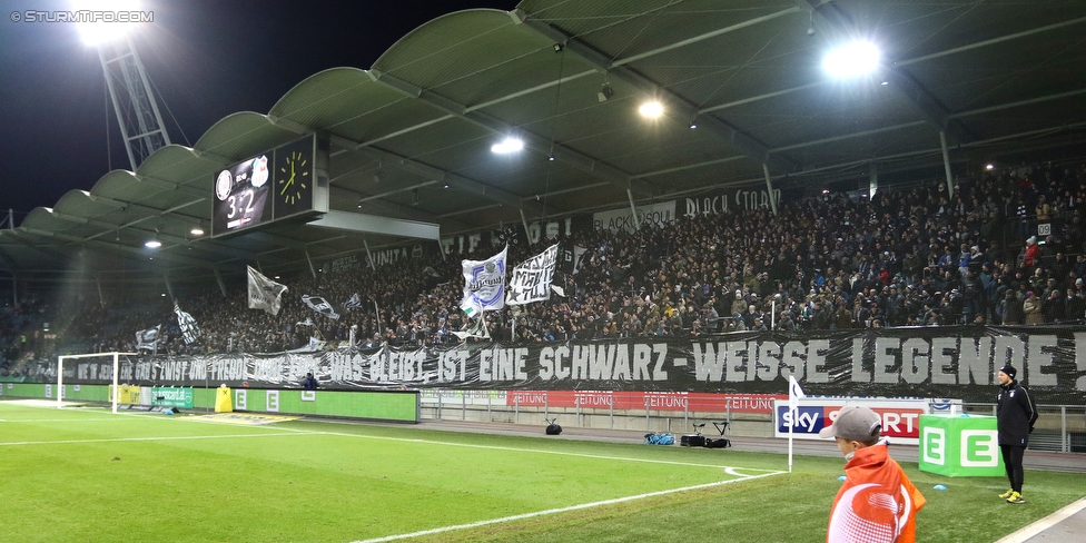 Sturm Graz - St. Poelten
Oesterreichische Fussball Bundesliga, 19. Runde, SK Sturm Graz - SKN St. Poelten, Stadion Liebenau Graz, 09.12.2017. 

Foto zeigt Fans von Sturm mit einem Spruchband fuer Franco Foda (Cheftrainer Sturm)
