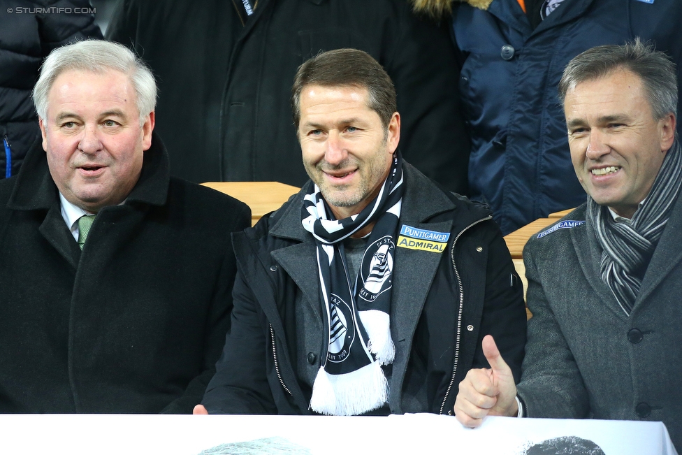 Sturm Graz - St. Poelten
Oesterreichische Fussball Bundesliga, 19. Runde, SK Sturm Graz - SKN St. Poelten, Stadion Liebenau Graz, 09.12.2017. 

Foto zeigt Hermann Schuetzenhoefer (Landeshauptmann), Franco Foda (Cheftrainer Sturm) und Christian Jauk (Praesident Sturm)
