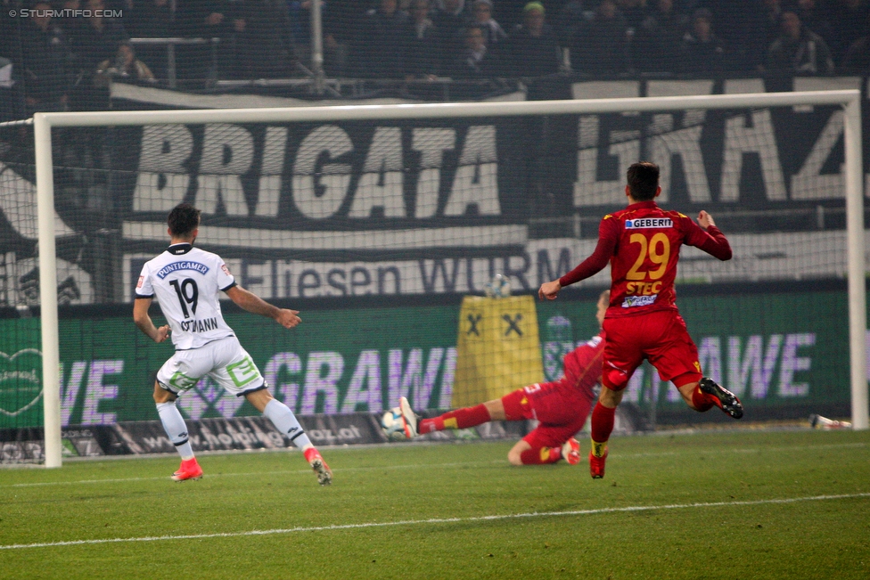 Sturm Graz - St. Poelten
Oesterreichische Fussball Bundesliga, 19. Runde, SK Sturm Graz - SKN St. Poelten, Stadion Liebenau Graz, 09.12.2017. 

Foto zeigt Marvin Potzmann (Sturm) und David Stec (St. Poelten)
Schlüsselwörter: torjubel