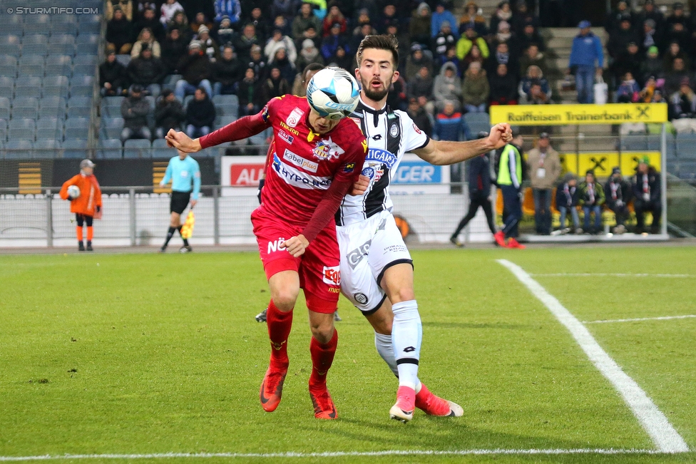 Sturm Graz - St. Poelten
Oesterreichische Fussball Bundesliga, 19. Runde, SK Sturm Graz - SKN St. Poelten, Stadion Liebenau Graz, 09.12.2017. 

Foto zeigt David Stec (St. Poelten) und Marvin Potzmann (Sturm)
