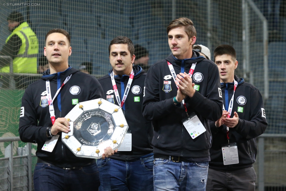 Sturm Graz - St. Poelten
Oesterreichische Fussball Bundesliga, 19. Runde, SK Sturm Graz - SKN St. Poelten, Stadion Liebenau Graz, 09.12.2017. 

Foto zeigt die Meister der eBundesliga
