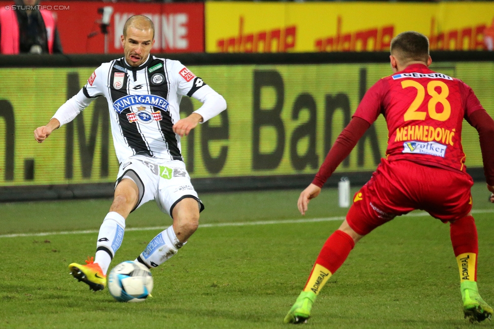 Sturm Graz - St. Poelten
Oesterreichische Fussball Bundesliga, 19. Runde, SK Sturm Graz - SKN St. Poelten, Stadion Liebenau Graz, 09.12.2017. 

Foto zeigt Fabian Koch (Sturm) und Damir Mehmedovic (St. Poelten)
