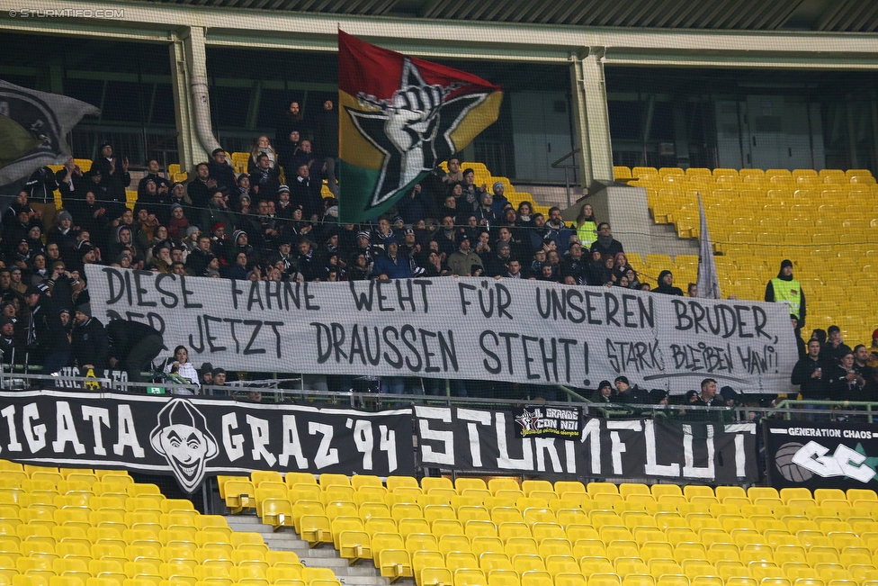 Austria Wien - Sturm Graz
Oesterreichische Fussball Bundesliga, 20. Runde, FK Austria Wien - SK Sturm Graz, Ernst Happel Stadion Wien, 17.12.2017. 

Foto zeigt Fans von Sturm mit einem Spruchband
