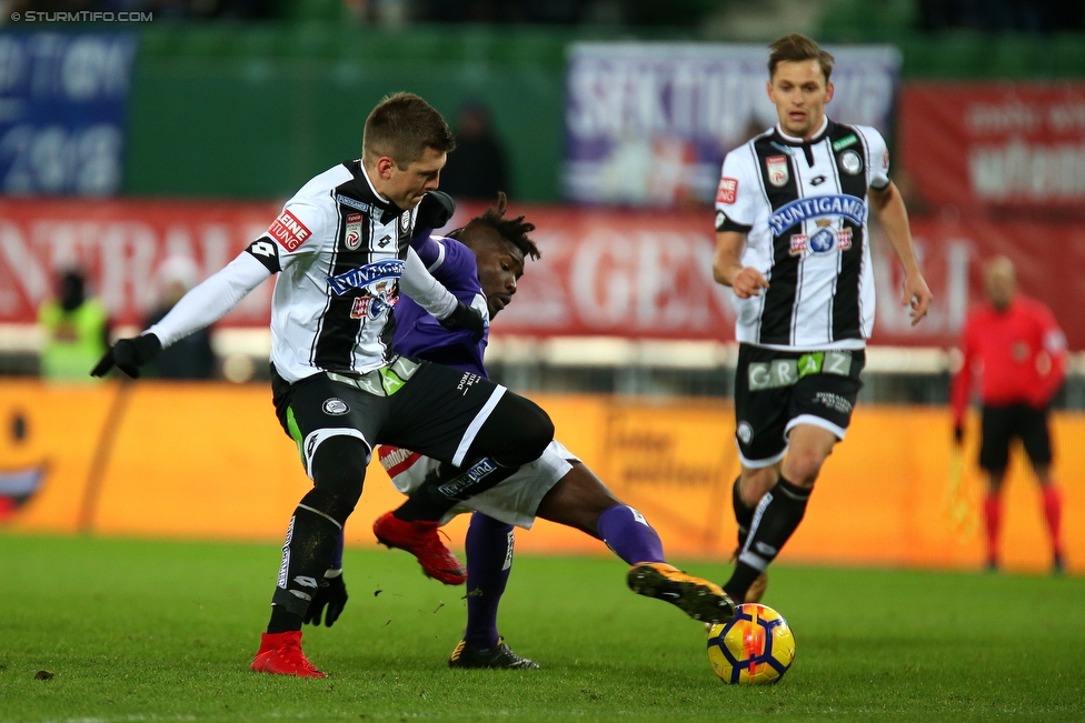 Austria Wien - Sturm Graz
Oesterreichische Fussball Bundesliga, 20. Runde, FK Austria Wien - SK Sturm Graz, Ernst Happel Stadion Wien, 17.12.2017. 

Foto zeigt Deni Alar (Sturm) und Abdul Kadiri Mohammed (Austria)
