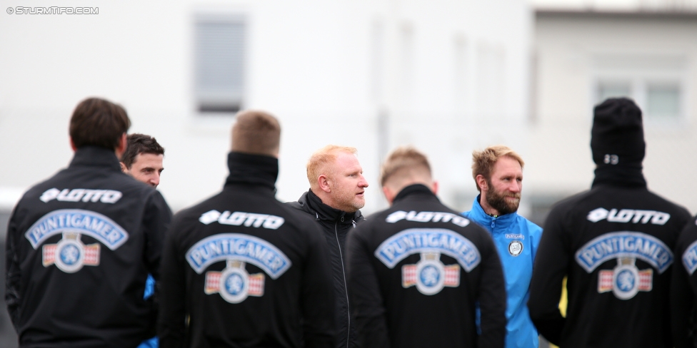 Trainingsauftakt Sturm Graz
Oesterreichische Fussball Bundesliga, Trainingsauftak SK Sturm Graz, Trainingszentrum Messendorf, 04.01.2018. 

Foto zeigt Joachim Standfest (Co-Trainer Sturm), Heiko Vogel (Cheftrainer Sturm) und Stefan Loch (Tormanntrainer Sturm)
