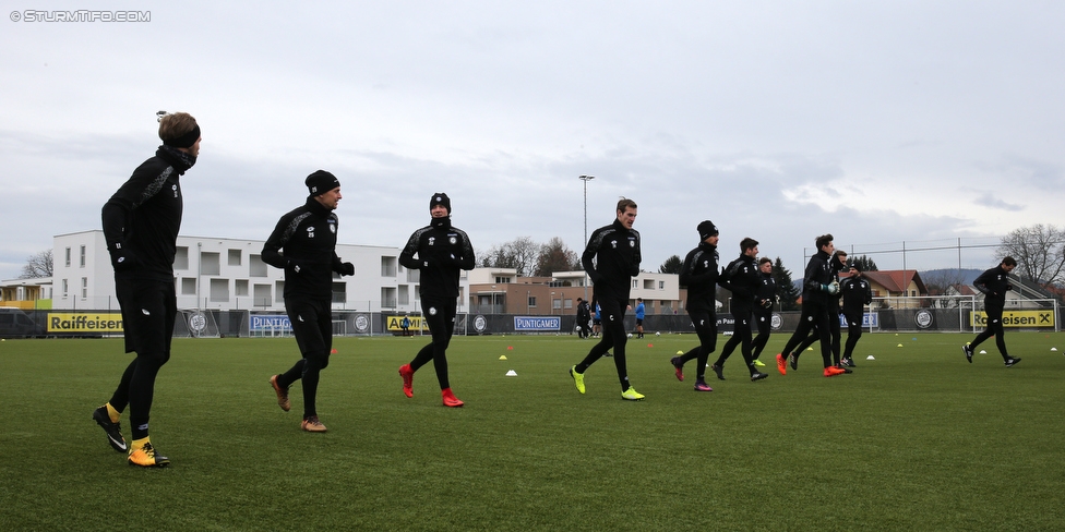 Trainingsauftakt Sturm Graz
Oesterreichische Fussball Bundesliga, Trainingsauftak SK Sturm Graz, Trainingszentrum Messendorf, 04.01.2018. 

Foto zeigt die Mannschaft von Sturm
