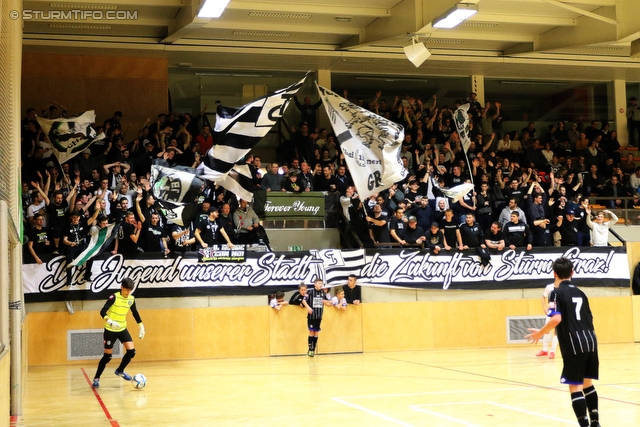 8. Sturm Nachwuchscup
SK Sturm Graz Nachwuchscup, ASVOE Halle Graz, 06.01.2017

Foto zeigt Fans von Sturm und Nachwuchsspieler von Sturm
