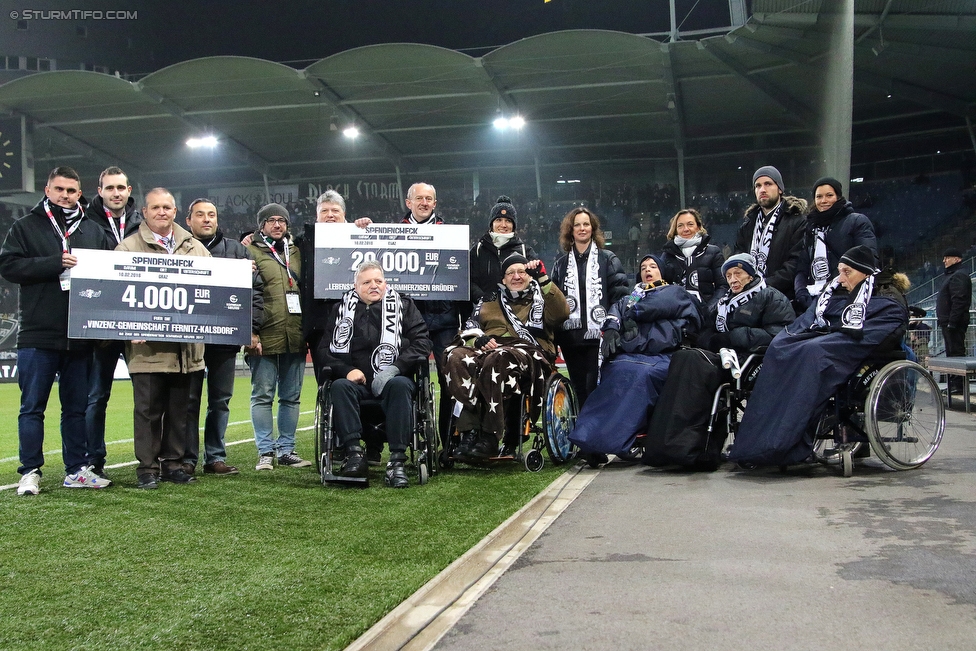 Sturm Graz - Wolfsberg
Oesterreichische Fussball Bundesliga, 22. Runde, SK Sturm Graz - Wolfsberger AC, Stadion Liebenau Graz, 10.02.2018. 

Foto zeigt die Scheckuebergabe der Hilfsaktion Schwoaze Helfen
