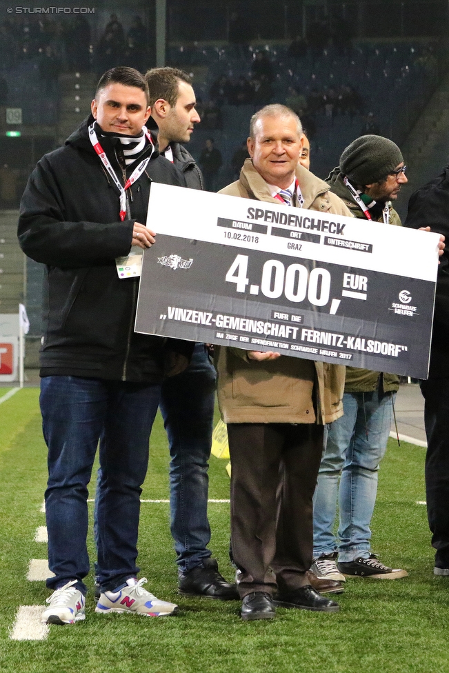 Sturm Graz - Wolfsberg
Oesterreichische Fussball Bundesliga, 22. Runde, SK Sturm Graz - Wolfsberger AC, Stadion Liebenau Graz, 10.02.2018. 

Foto zeigt die Scheckuebergabe der Hilfsaktion Schwoaze Helfen
