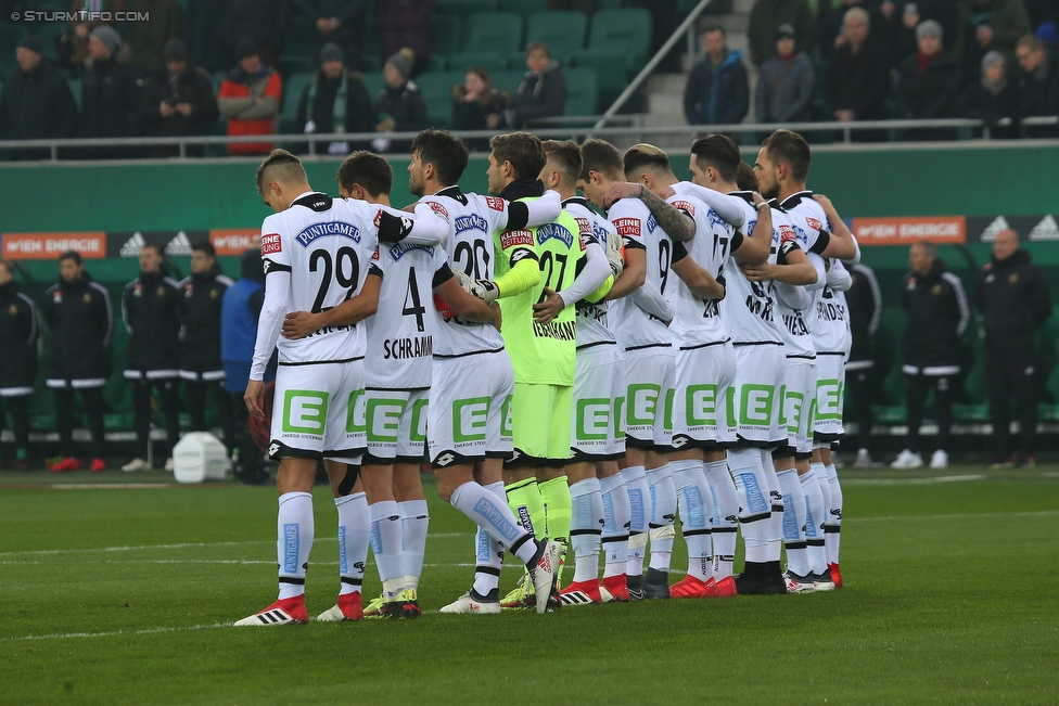 Rapid Wien - Sturm Graz
Oesterreichische Fussball Bundesliga, 23. Runde, SK Rapid Wien - SK Sturm Graz, Weststadion Wien, 17.02.2018. 

Foto zeigt die Mannschaft von Sturm bei einer Trauerminute fuer Hans Rinner (Praesident Bundesliga)
