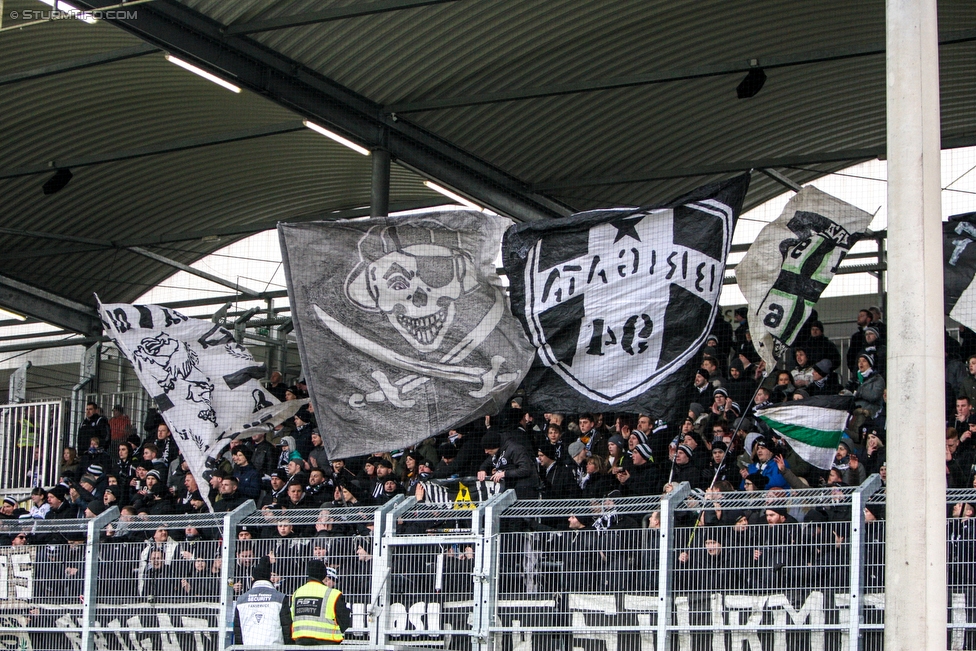 LASK - Sturm Graz
Oesterreichische Fussball Bundesliga, 25. Runde, LASK - SK Sturm Graz, Waldstadion Pasching, 03.03.2018. 

Foto zeigt Fans von Sturm
