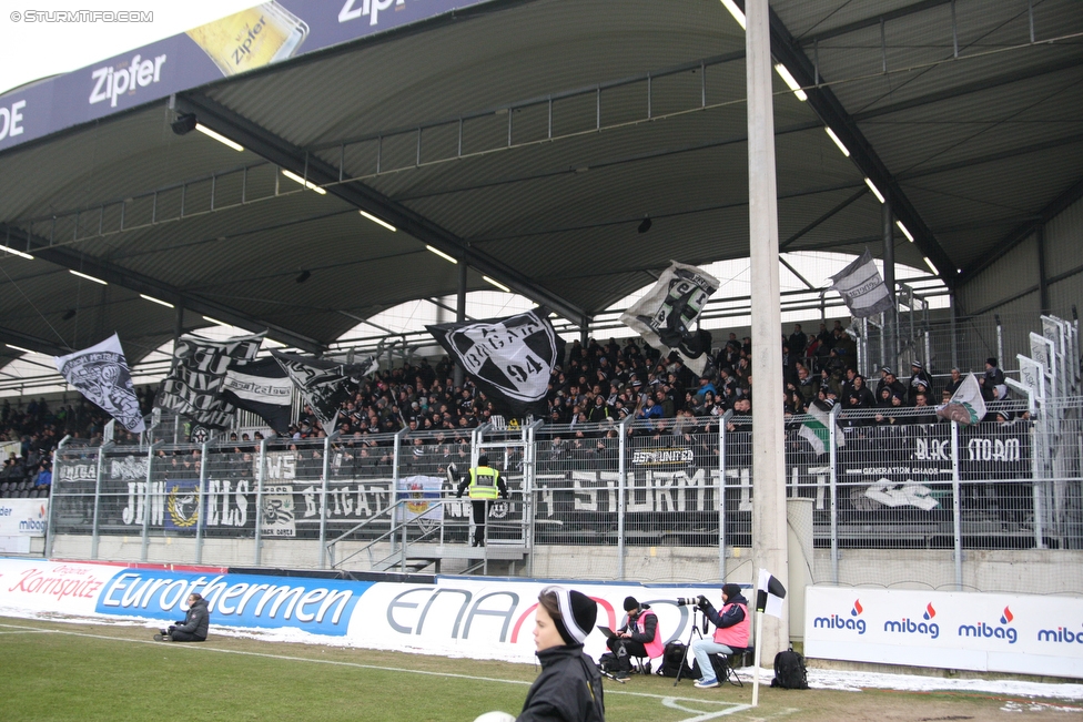 LASK - Sturm Graz
Oesterreichische Fussball Bundesliga, 25. Runde, LASK - SK Sturm Graz, Waldstadion Pasching, 03.03.2018. 

Foto zeigt Fans von Sturm
