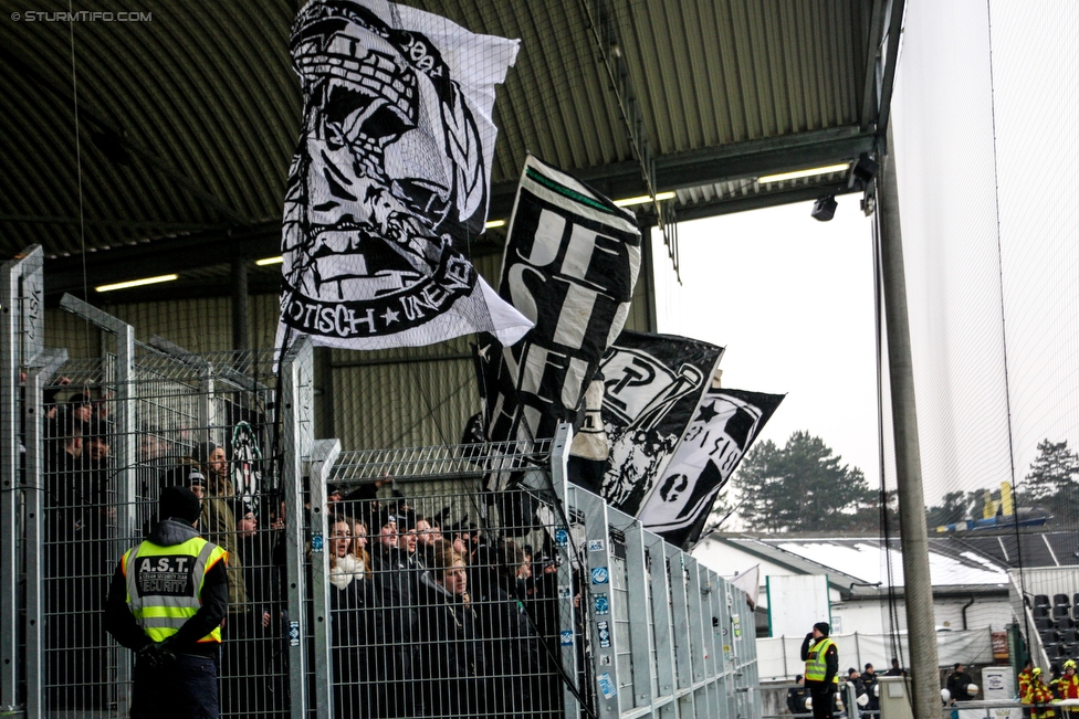 LASK - Sturm Graz
Oesterreichische Fussball Bundesliga, 25. Runde, LASK - SK Sturm Graz, Waldstadion Pasching, 03.03.2018. 

Foto zeigt Fans von Sturm
