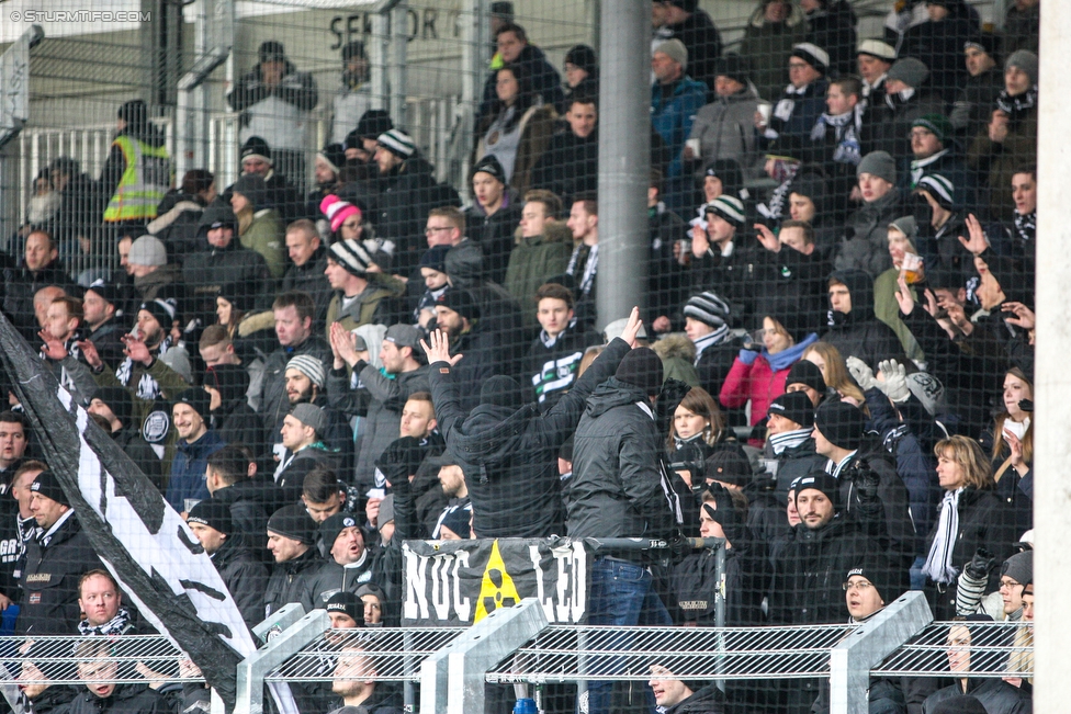 LASK - Sturm Graz
Oesterreichische Fussball Bundesliga, 25. Runde, LASK - SK Sturm Graz, Waldstadion Pasching, 03.03.2018. 

Foto zeigt Fans von Sturm
