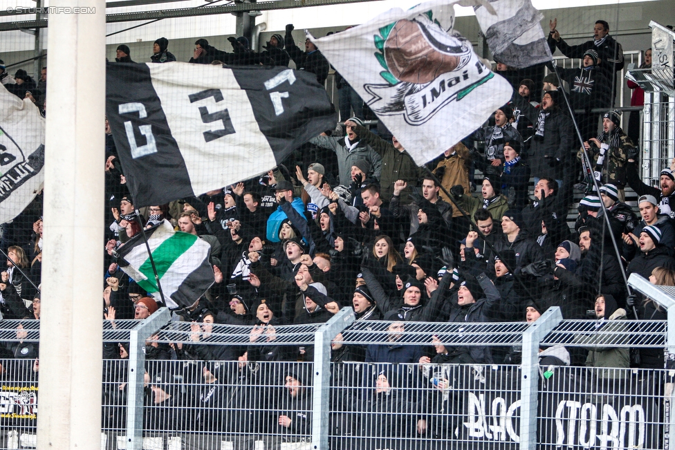 LASK - Sturm Graz
Oesterreichische Fussball Bundesliga, 25. Runde, LASK - SK Sturm Graz, Waldstadion Pasching, 03.03.2018. 

Foto zeigt Fans von Sturm
