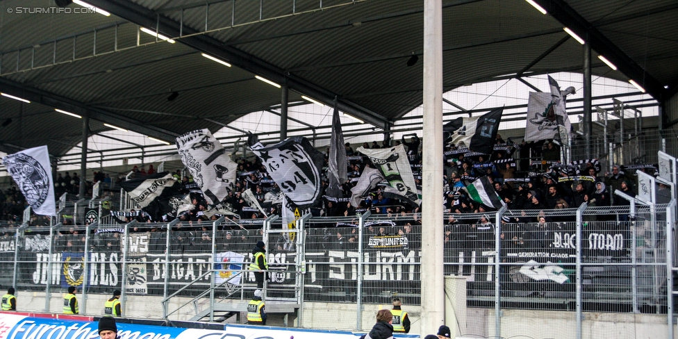 LASK - Sturm Graz
Oesterreichische Fussball Bundesliga, 25. Runde, LASK - SK Sturm Graz, Waldstadion Pasching, 03.03.2018. 

Foto zeigt Fans von Sturm
