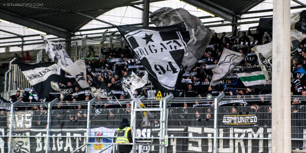 LASK - Sturm Graz
Oesterreichische Fussball Bundesliga, 25. Runde, LASK - SK Sturm Graz, Waldstadion Pasching, 03.03.2018. 

Foto zeigt Fans von Sturm
